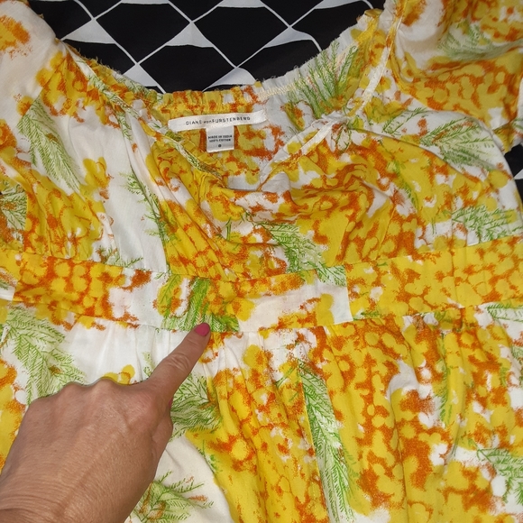 Diane von Furstenberge  yellow, green and white floral  dress, size 8 - Picture 9 of 14